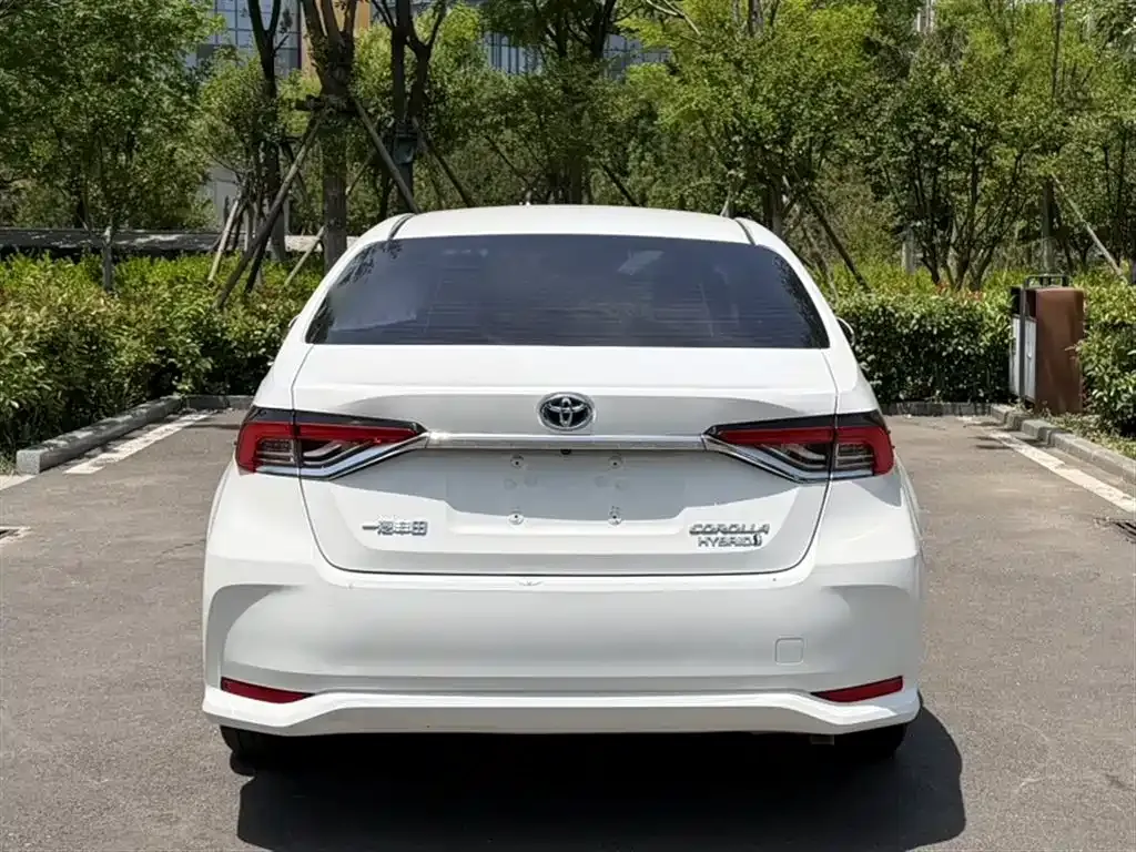 Toyota Corolla — фото 9