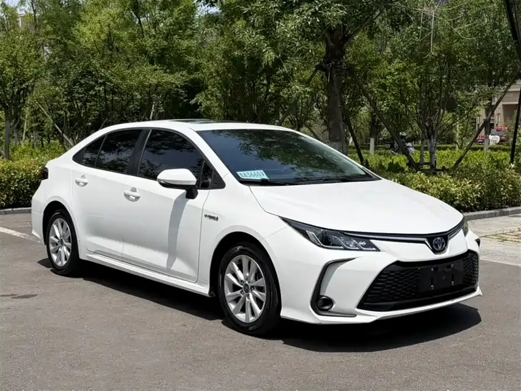 Toyota Corolla — фото 7