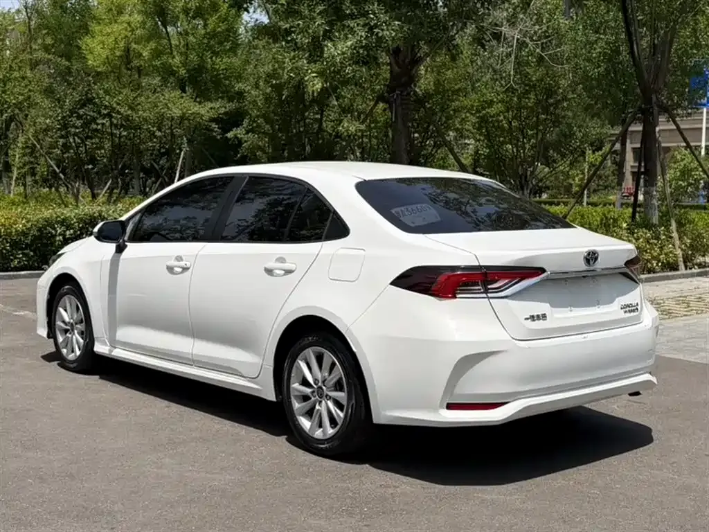 Toyota Corolla — фото 8