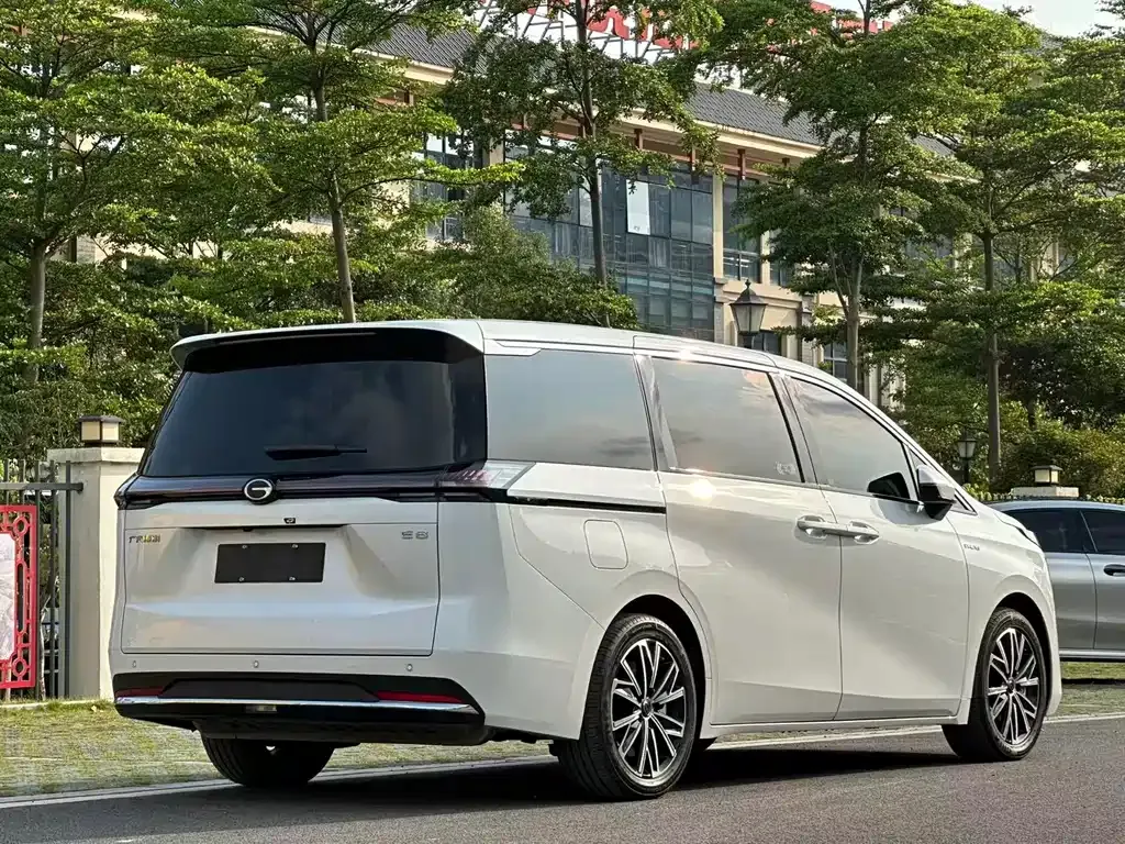 GAC Motor 传祺E8 PHEV — фото 8