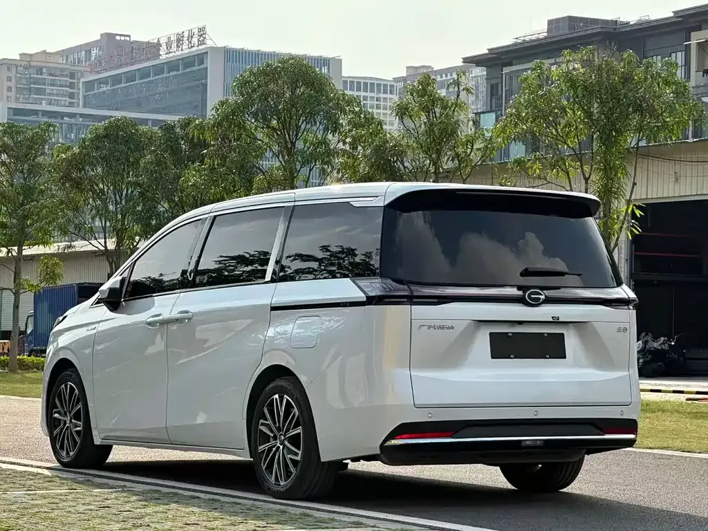GAC Motor 传祺E8 PHEV — фото 10