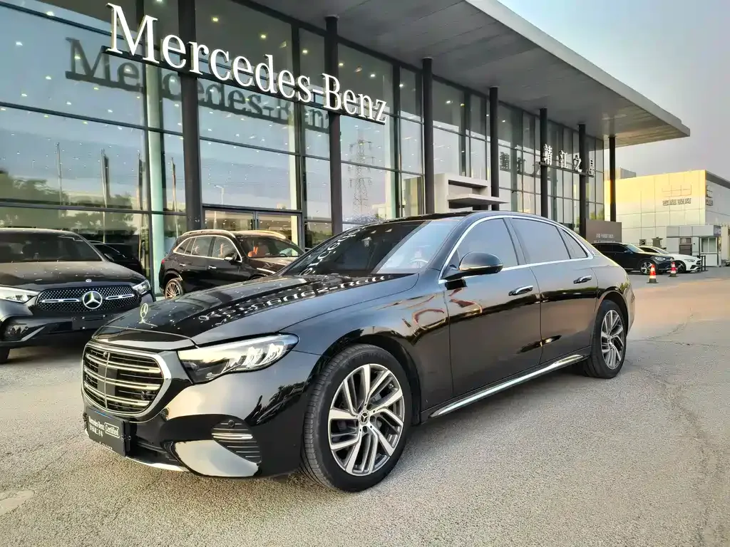 Mercedes-Benz E-Class — фото 1
