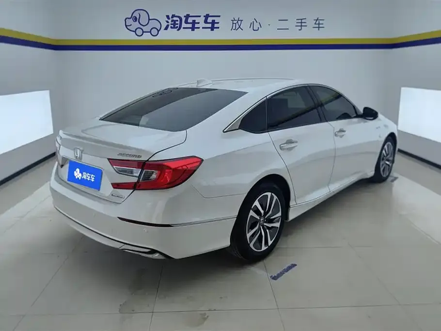 Honda Accord — фото 9