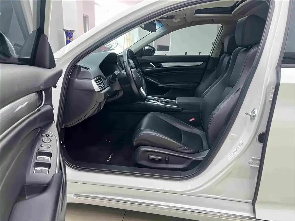 Honda Accord — фото 10