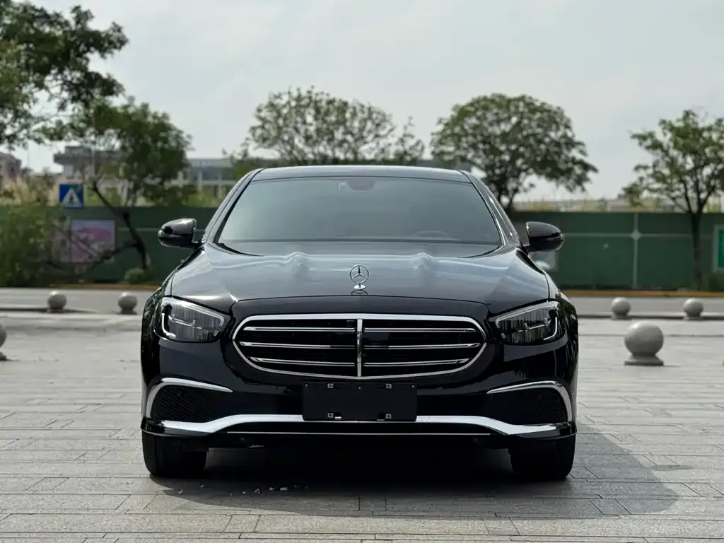Mercedes-Benz E-Class — фото 2