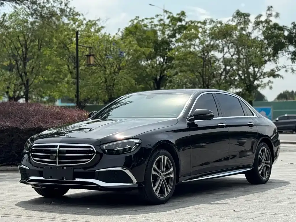 Mercedes-Benz E-Class — фото 4