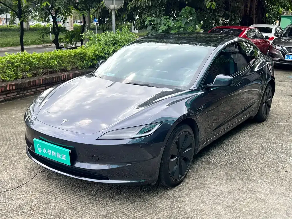 Tesla Model 3 — фото 1