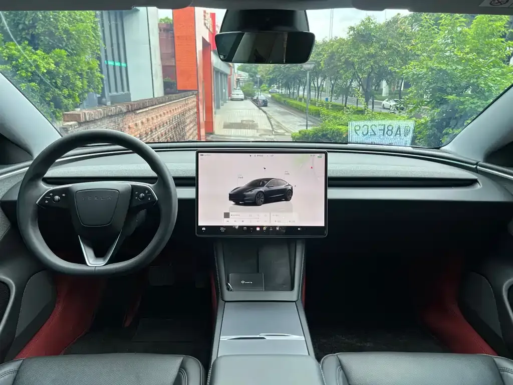 Tesla Model 3 — фото 7