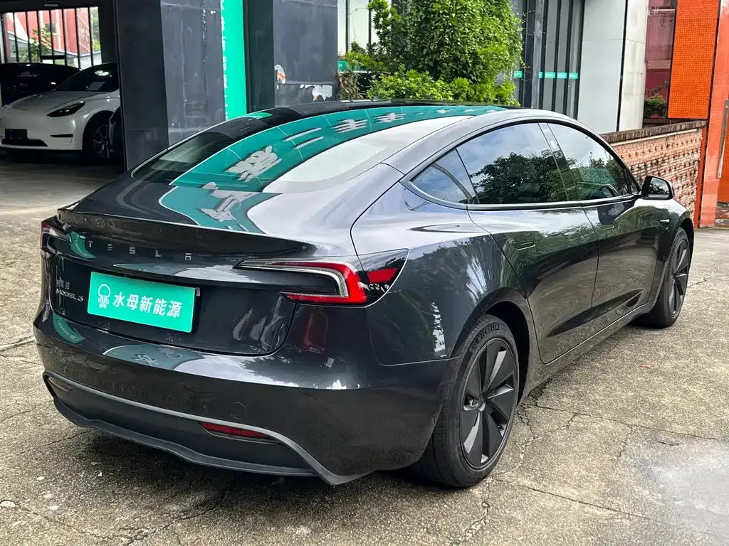 Tesla Model 3 — фото 9