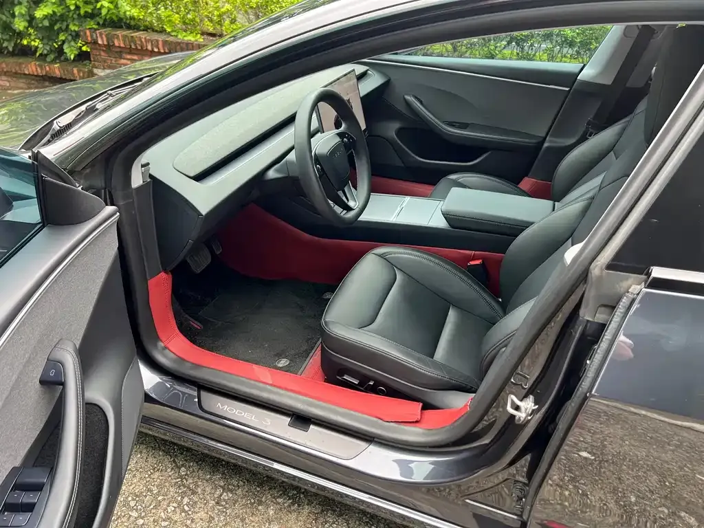 Tesla Model 3 — фото 10
