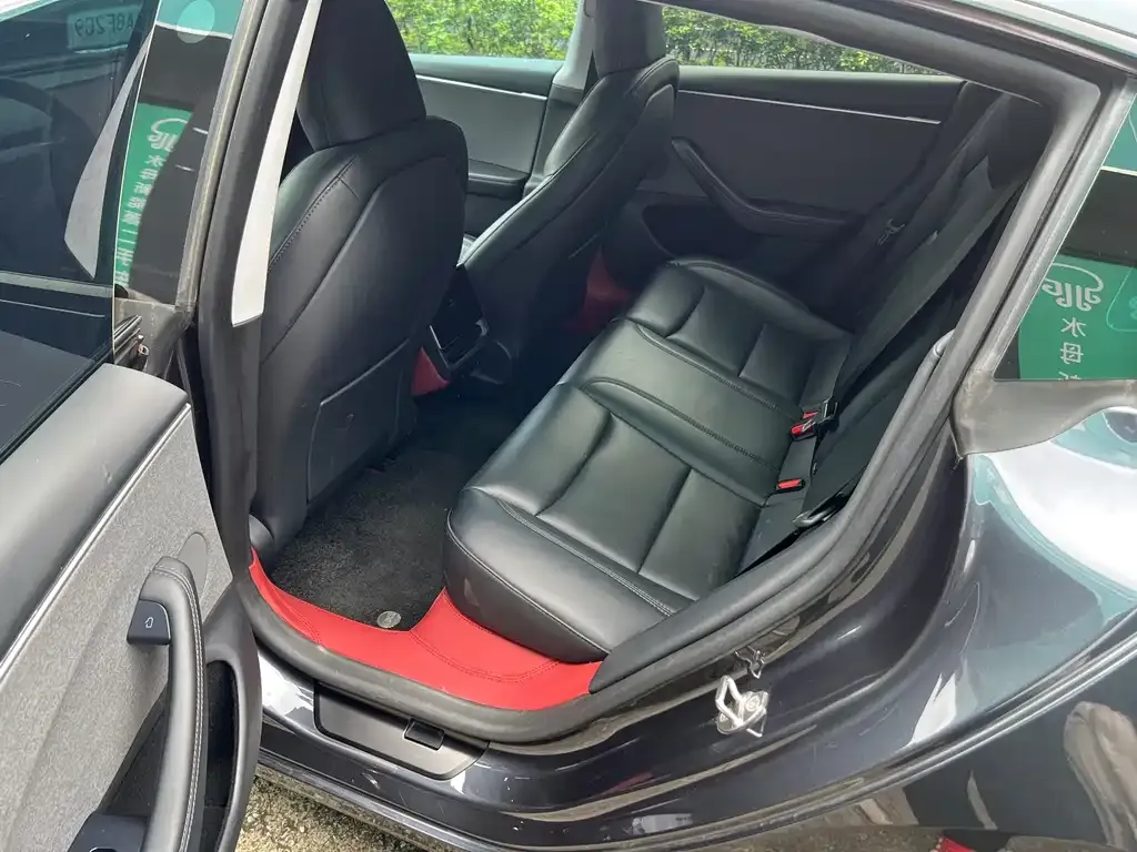 Tesla Model 3 — фото 2