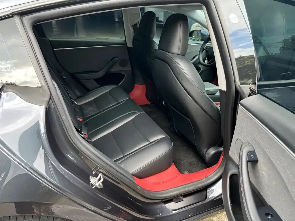 Tesla Model 3 — фото 3