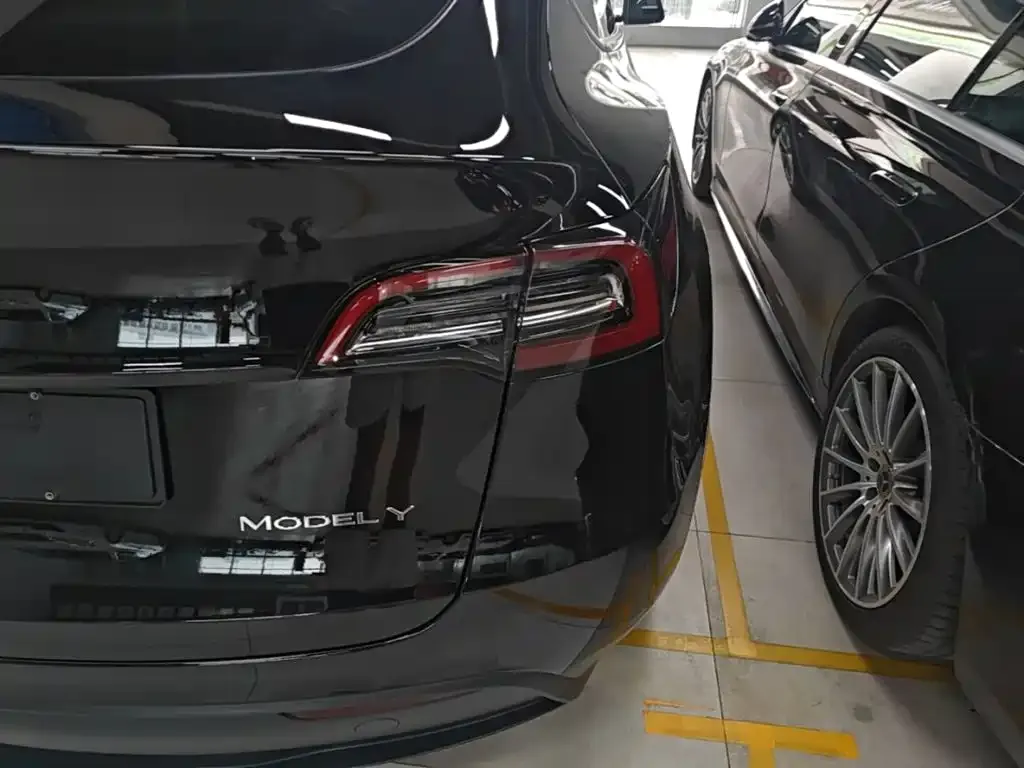 Tesla Model Y — фото 6