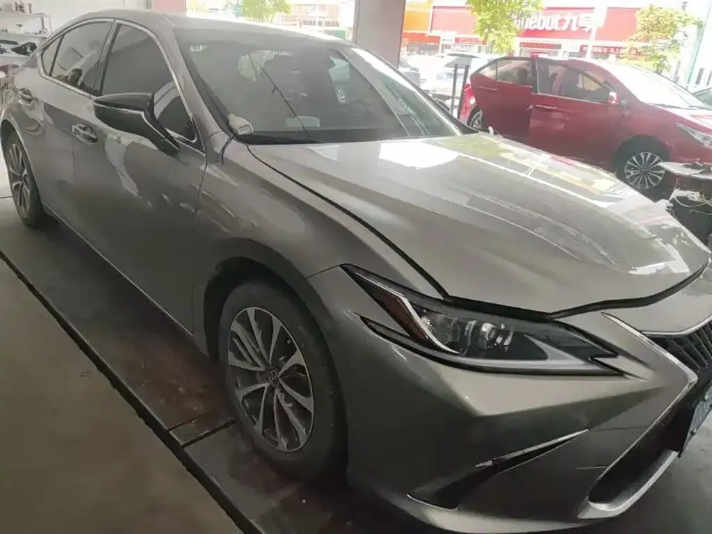 Lexus ES — фото 1