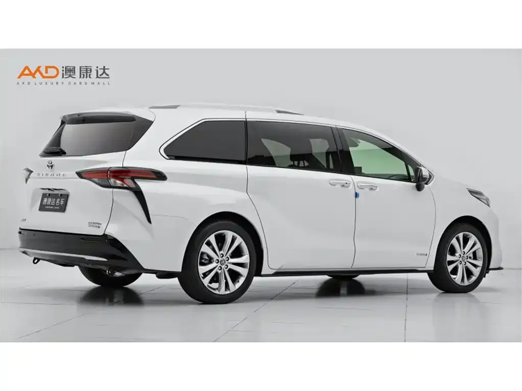 Toyota Sienna — фото 3