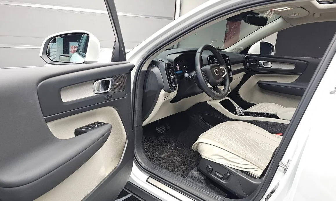 Volvo XC40 2025 из KR, фото 4