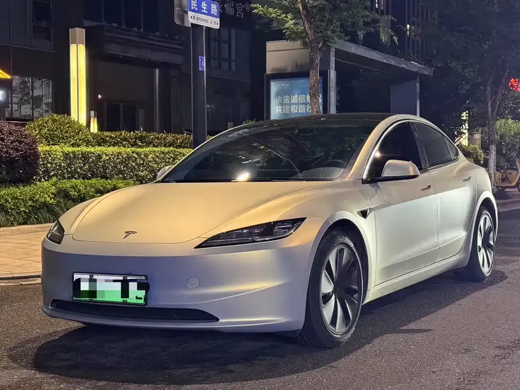 Tesla Model 3 — фото 1
