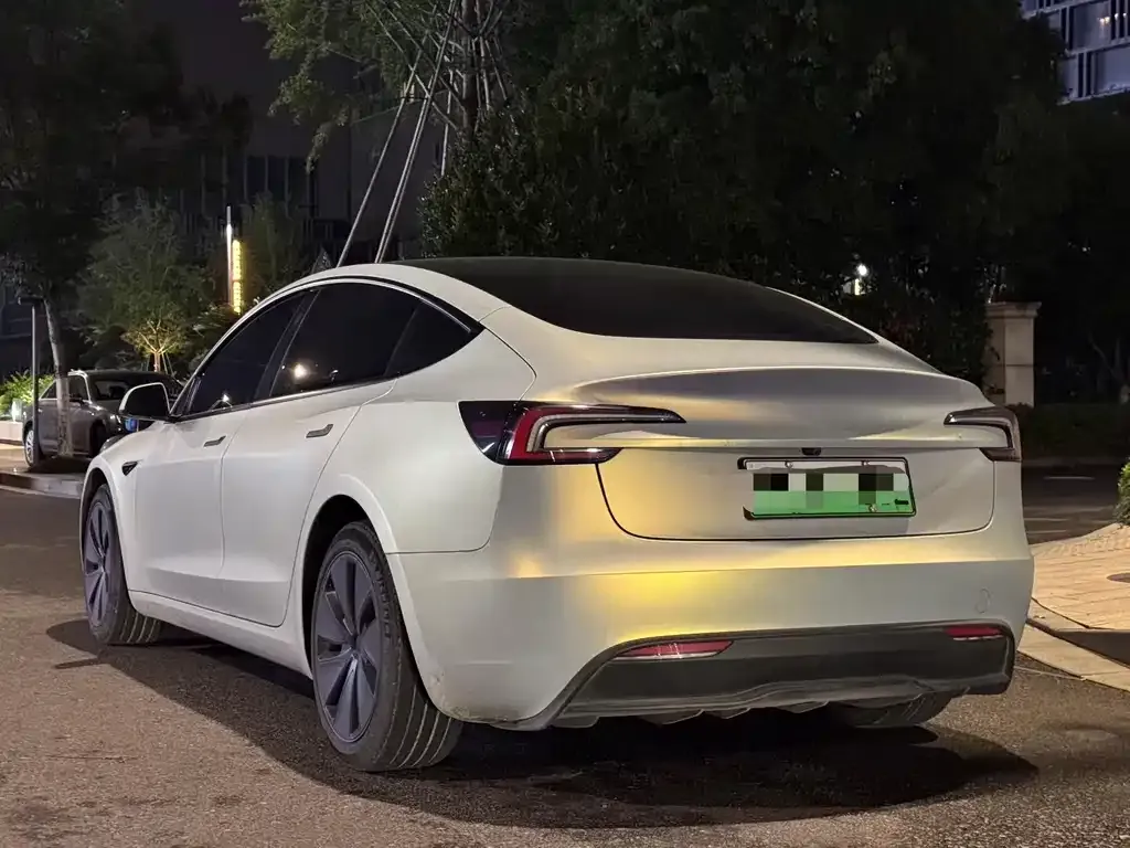 Tesla Model 3 — фото 4