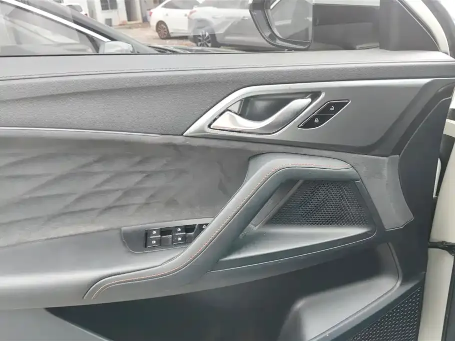 Roewe D5X DMH 2024 из CN, фото 9