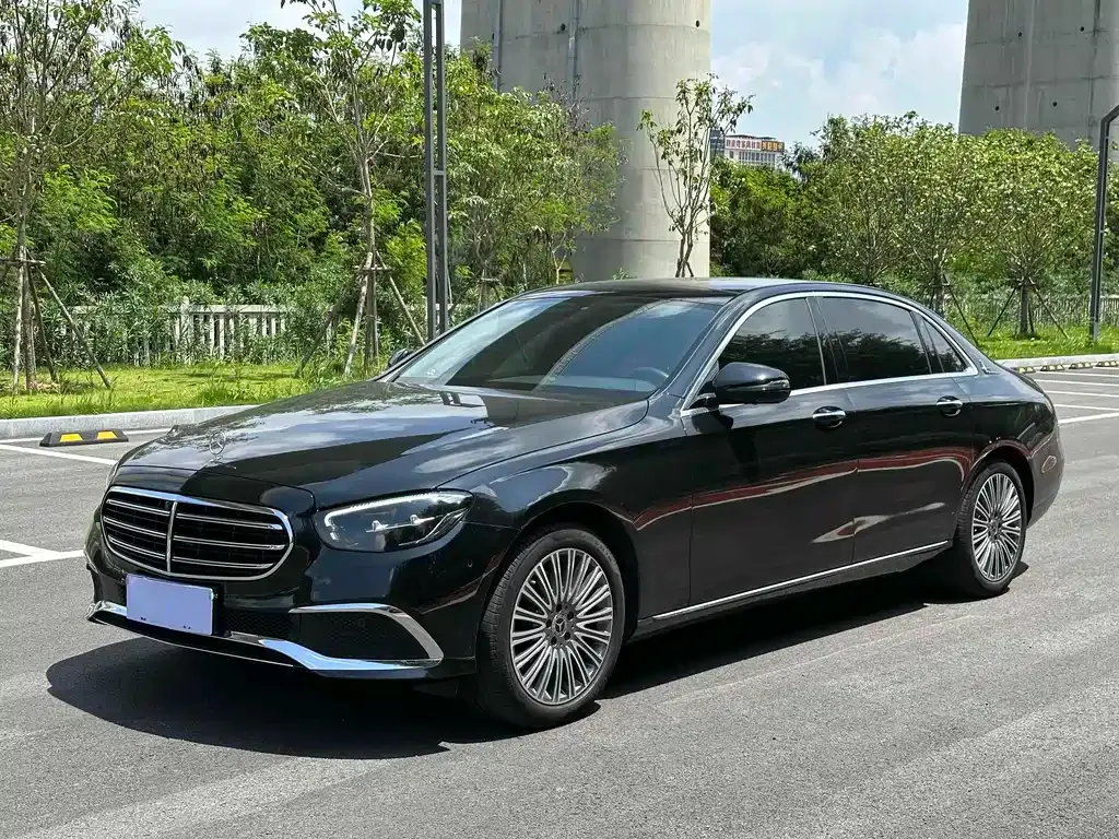 Mercedes-Benz E-Class — фото 1