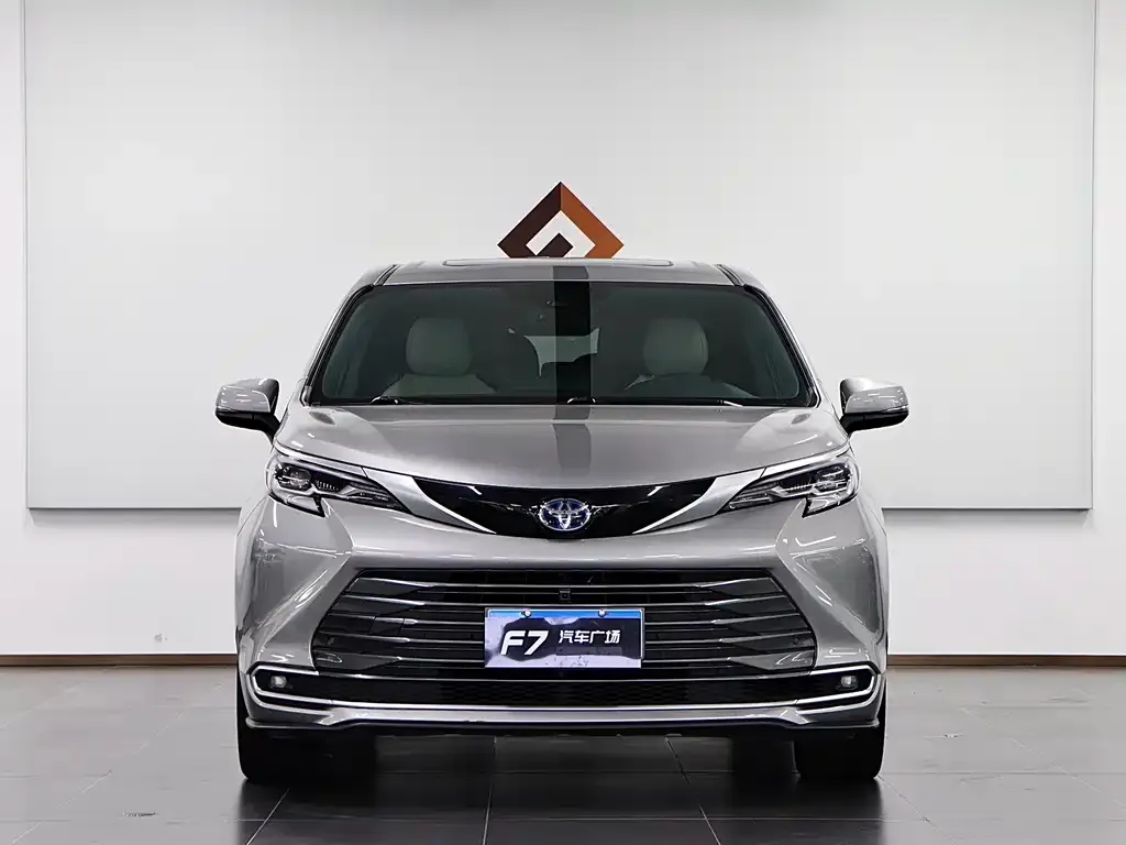 Toyota Sienna — фото 2