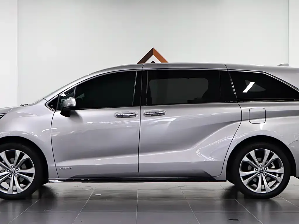 Toyota Sienna — фото 5