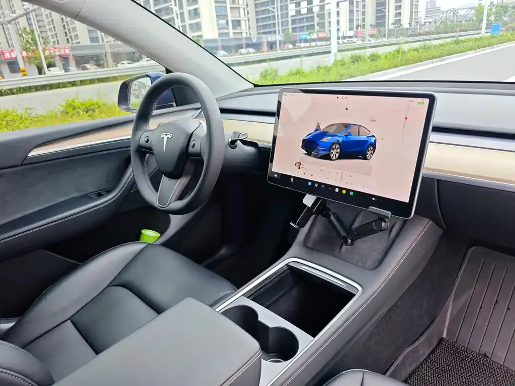 Tesla Model Y — фото 4