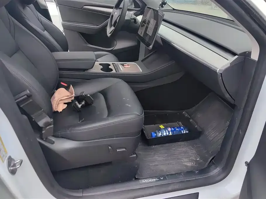 Tesla Model Y — фото 9