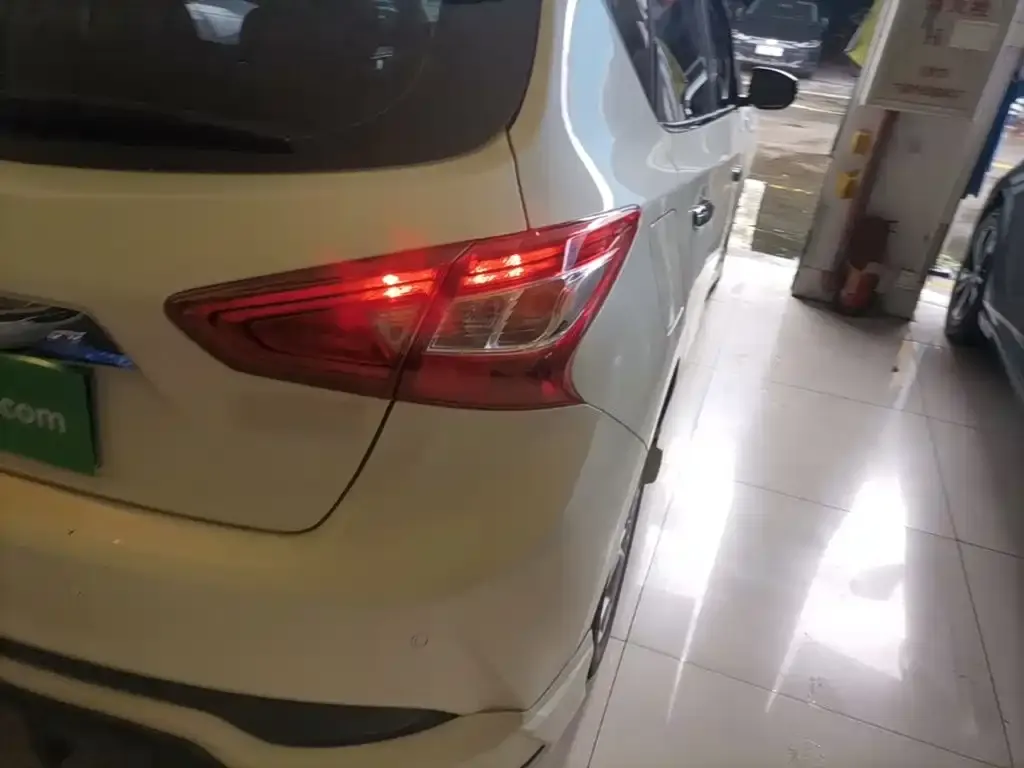 Nissan Tiida 2024 из CN, фото 2