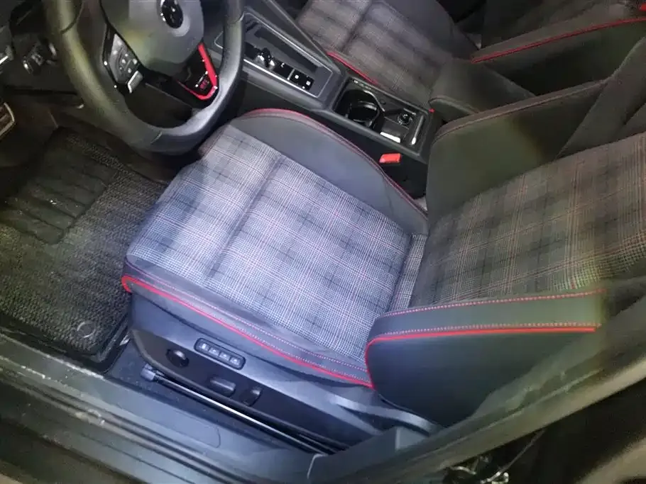 Volkswagen Golf GTI — фото 7