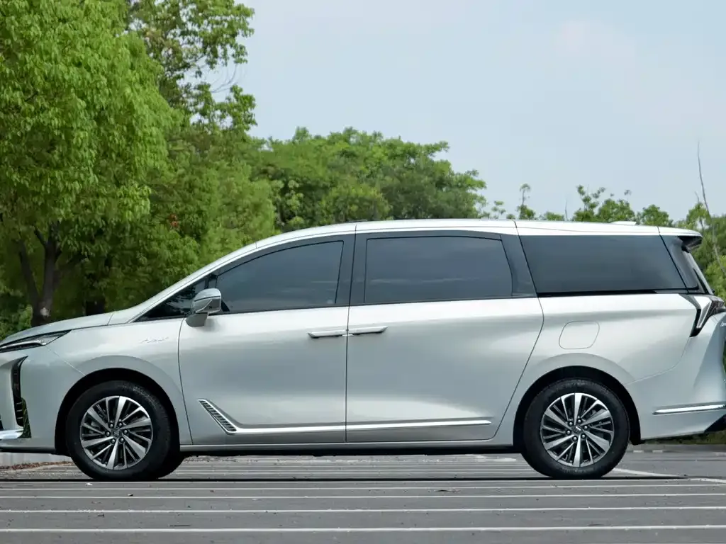 Buick GL8 Hybrid — фото 7