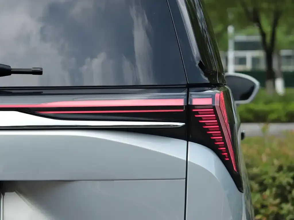 Buick GL8 Hybrid — фото 3