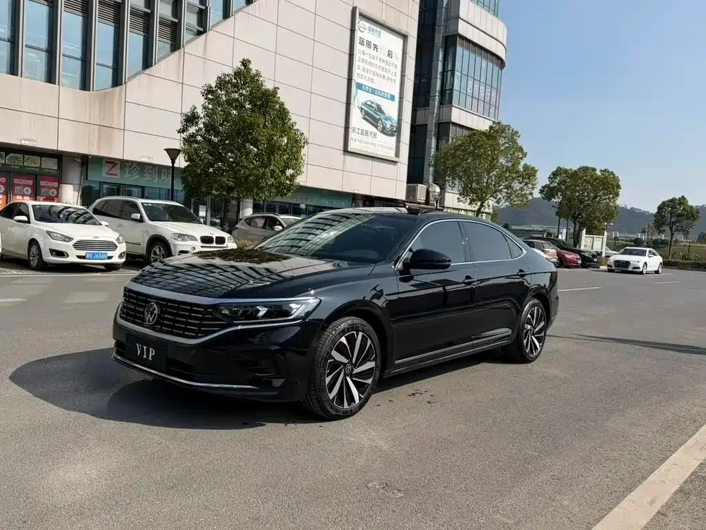 Volkswagen Passat — фото 1