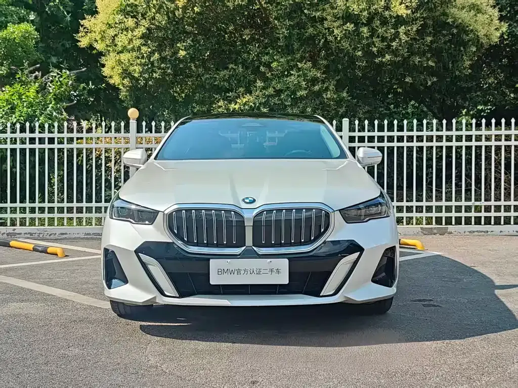 BMW 5 Series — фото 10