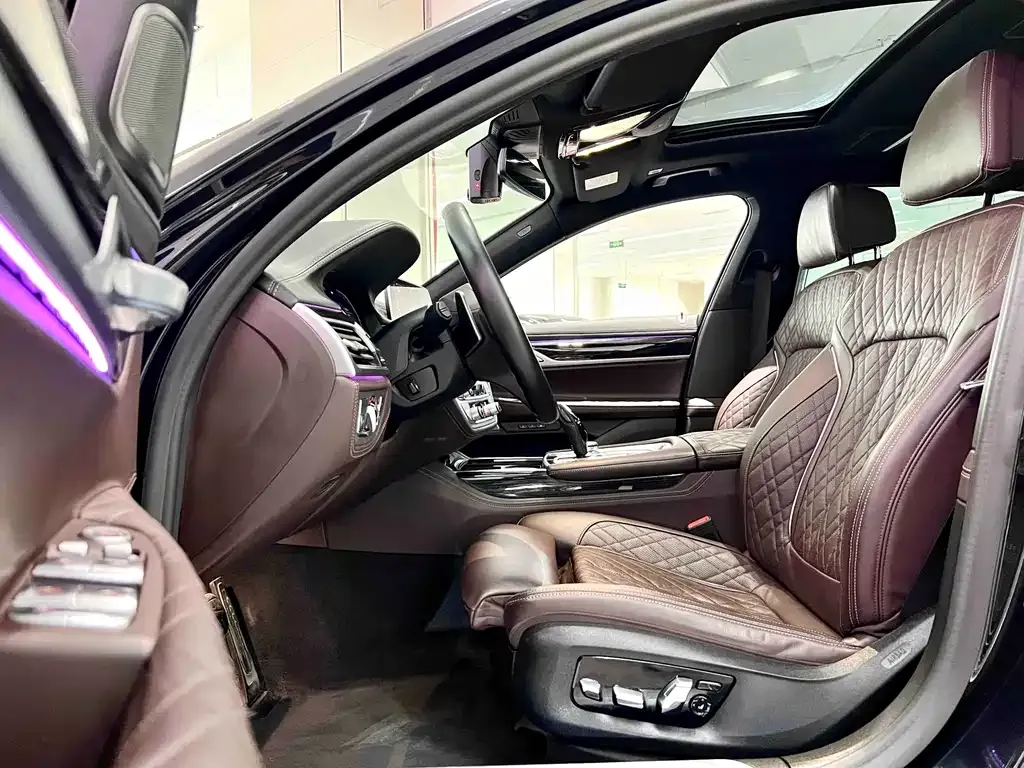 BMW 7 Series 2021 из CN, фото 7