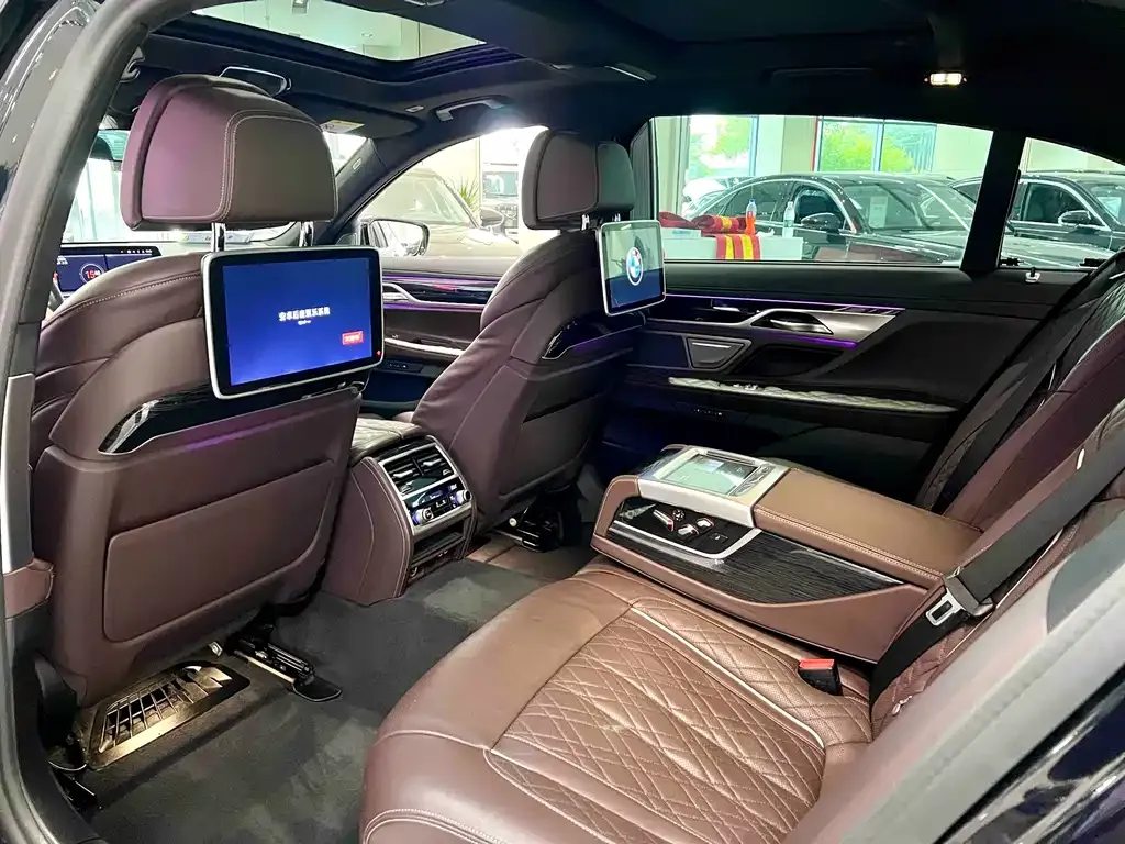 BMW 7 Series 2021 из CN, фото 10