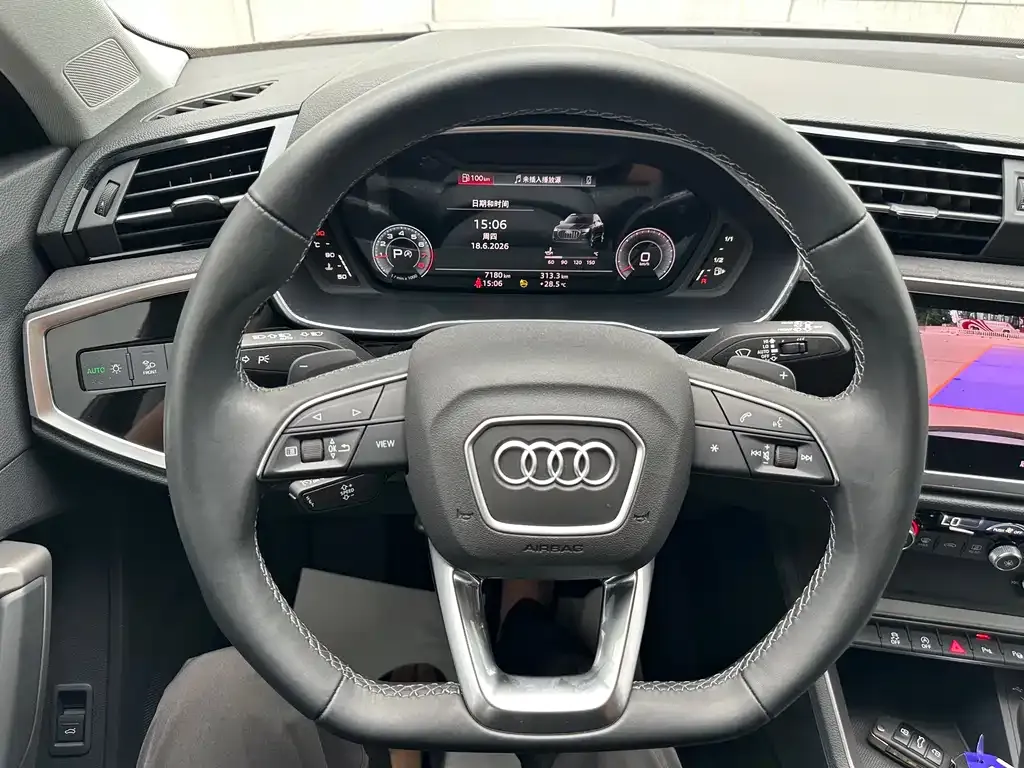 Audi Q3 — фото 6