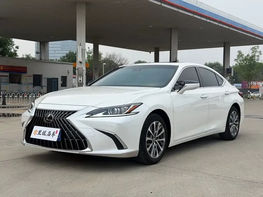 Lexus ES — фото 1