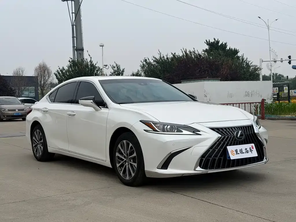Lexus ES — фото 9
