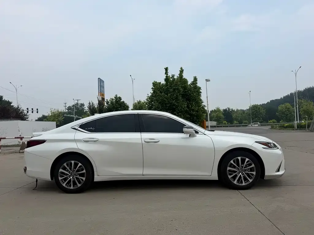 Lexus ES — фото 7