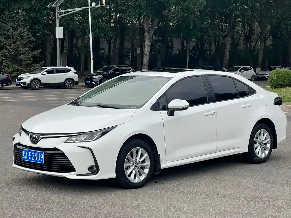 Toyota Corolla — фото 1