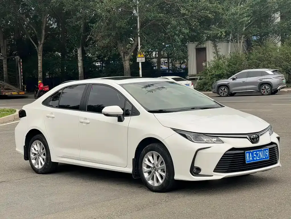 Toyota Corolla — фото 7