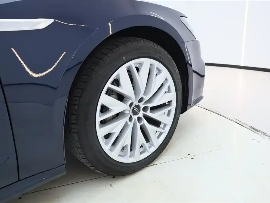 Audi A7L 2024 из CN, фото 5