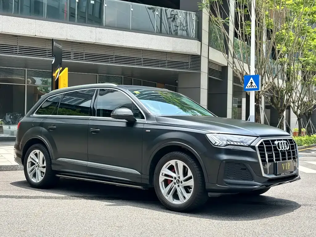 Audi Q7 2021 из CN, фото 7