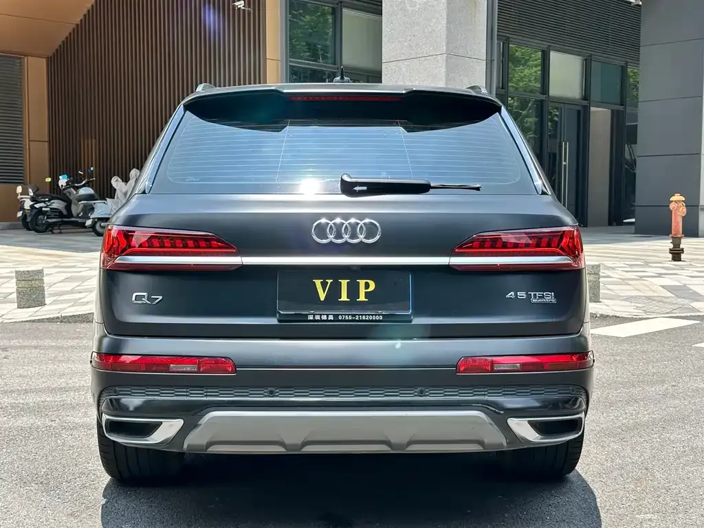 Audi Q7 2021 из CN, фото 4