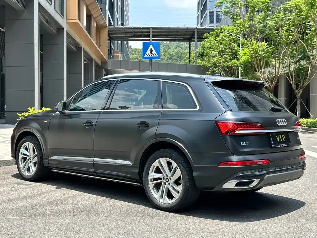 Audi Q7 2021 из CN, фото 5