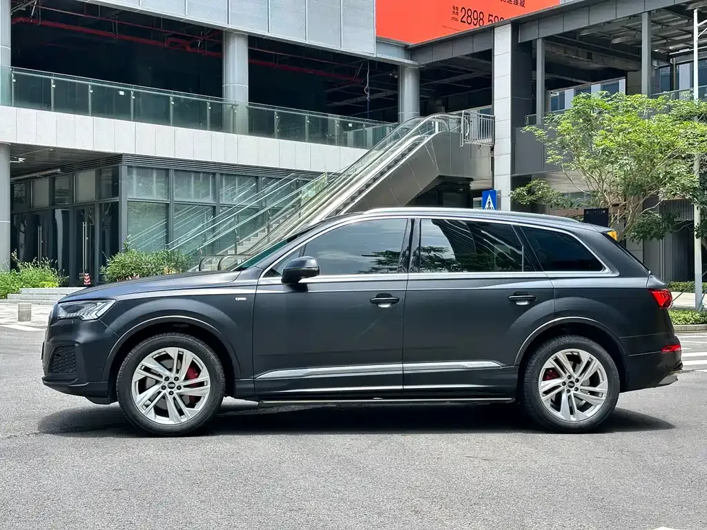 Audi Q7 2021 из CN, фото 6