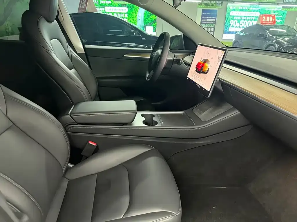 Tesla Model Y — фото 10