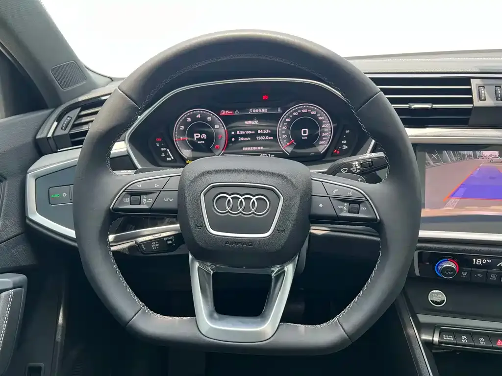 Audi Q3 — фото 10