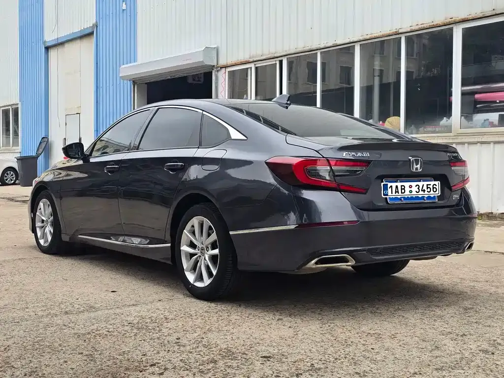 Honda Accord — фото 8